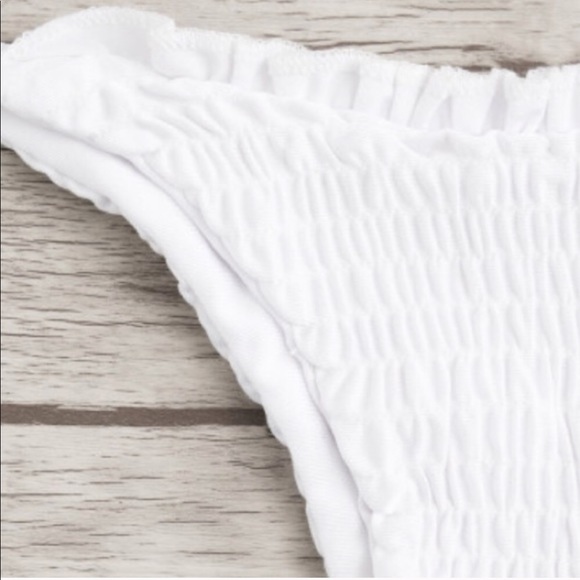 Bikini - Picture 3 of 6